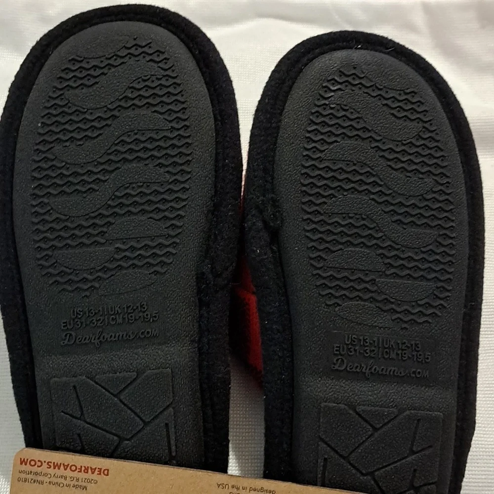 Dearfoams Kids Red and Black 